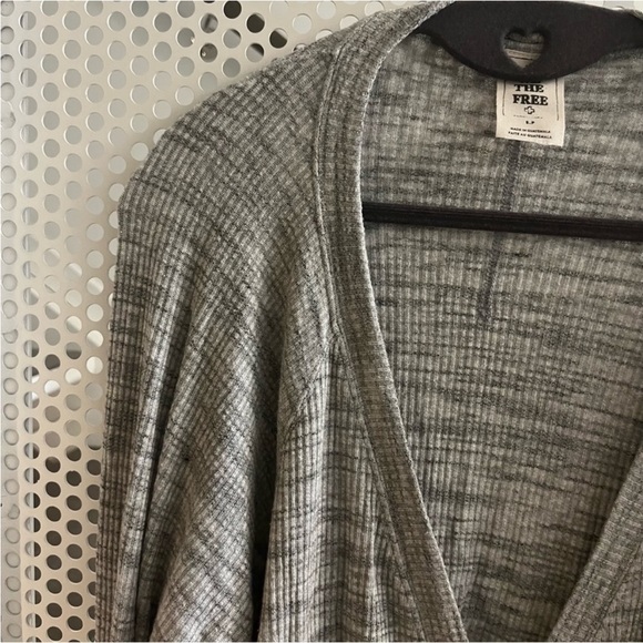 Free People We The Free Three Button Cardigan Size Small Oversized Fit in Grey - Picture 8 of 9